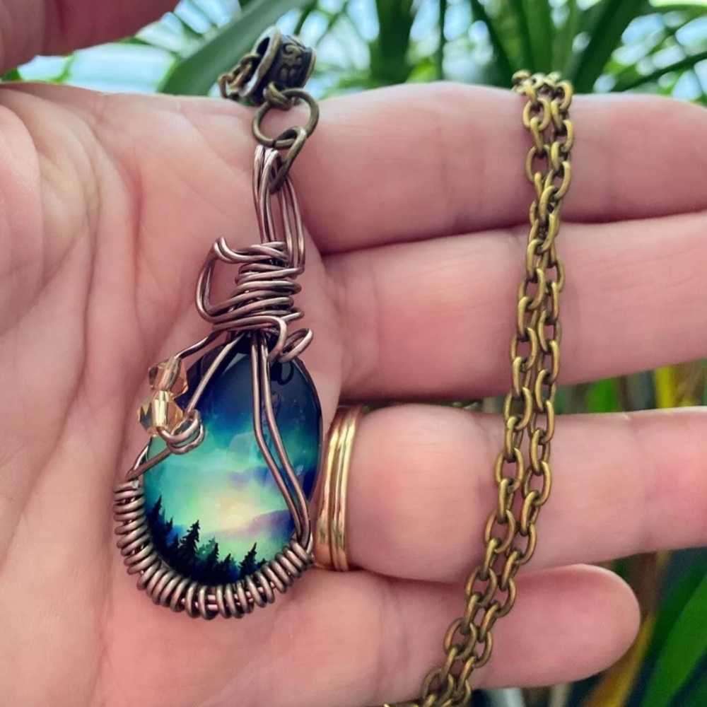 Northern Lights Aurora Borealis bronze pendant necklace - Picture 5 of 5